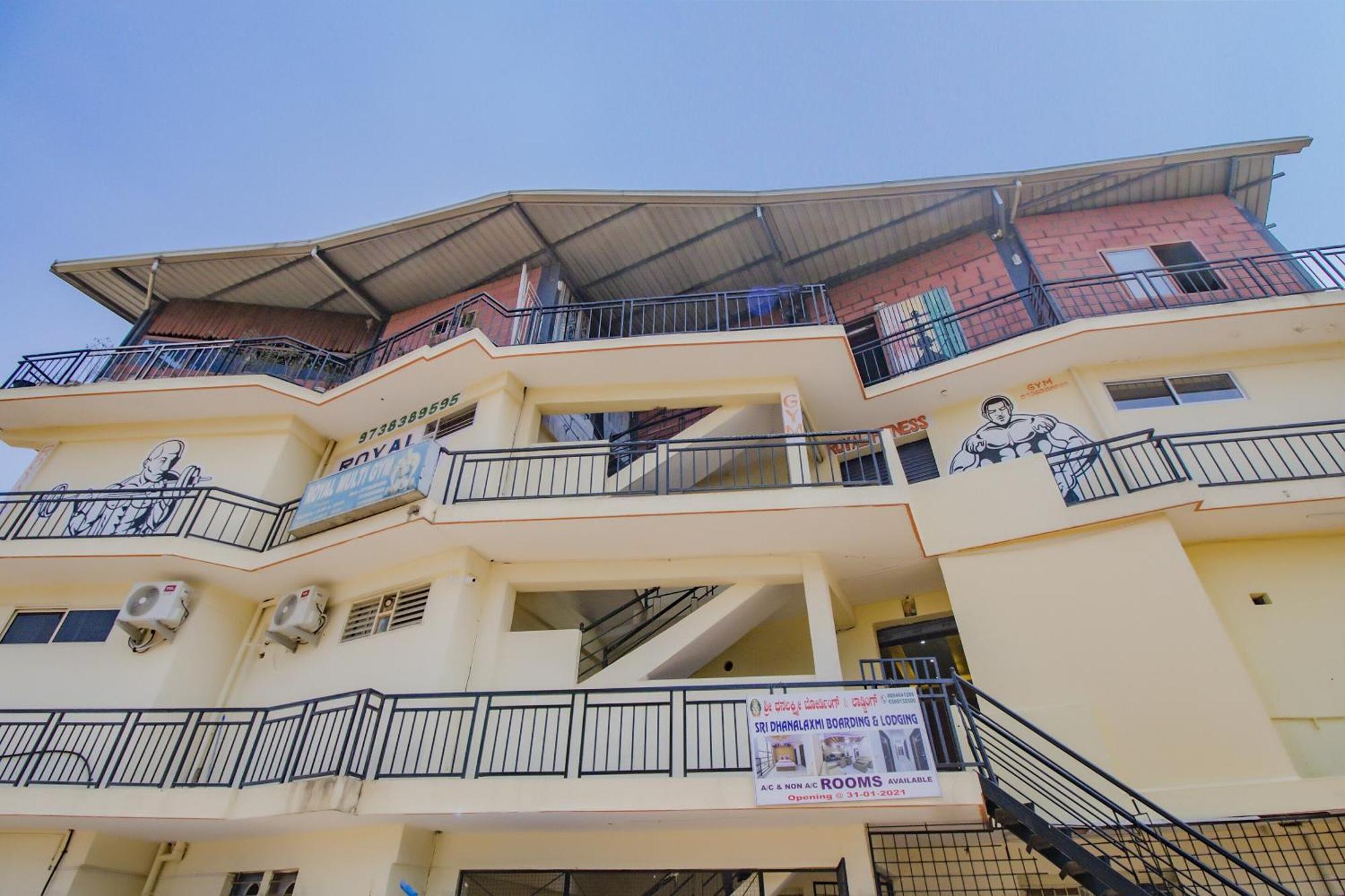 Oyo 79181 Sri Dhanalakshmi Boarding & Lodging Bangalore Exterior foto
